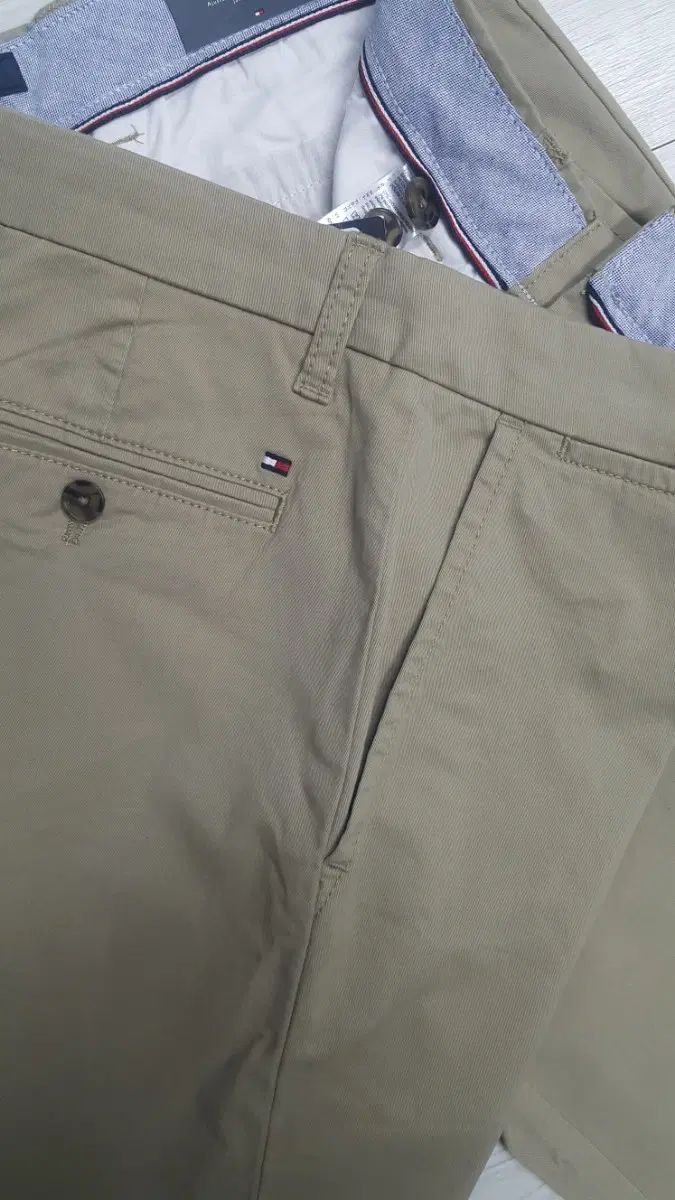 正規品 トミーヒルフィガー (ストレッチ加工) コットン パンツ 32
