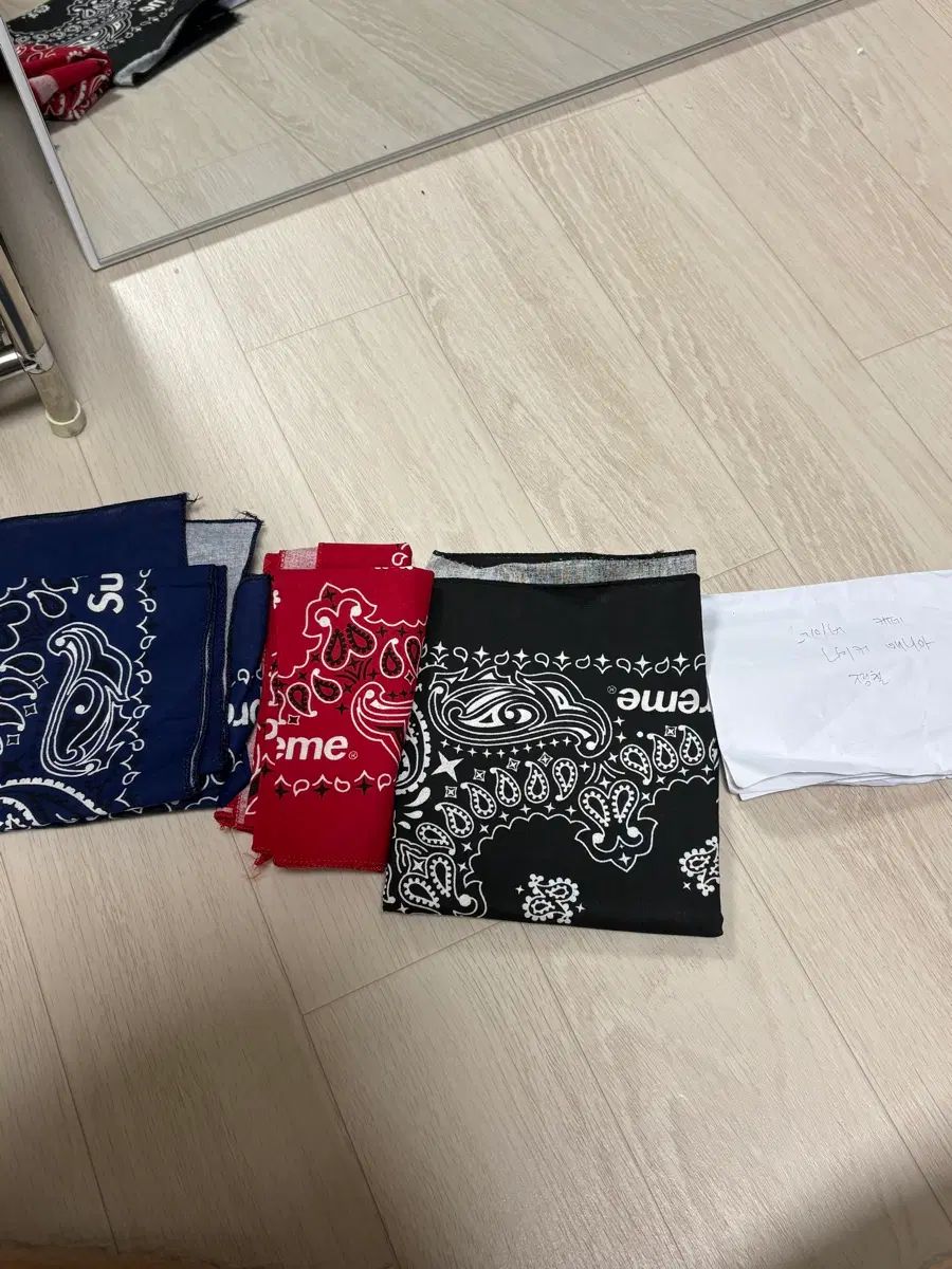 Supremeバンダナ マルチCOLOR Tシャツ