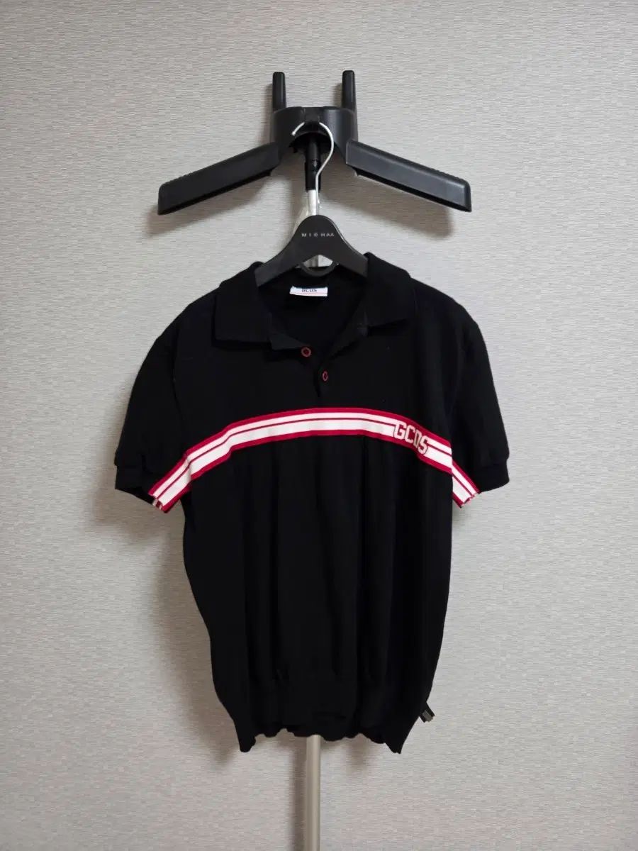 GCDS ブラック ストライプ 半袖 ニット カラーTシャツ 6,895円