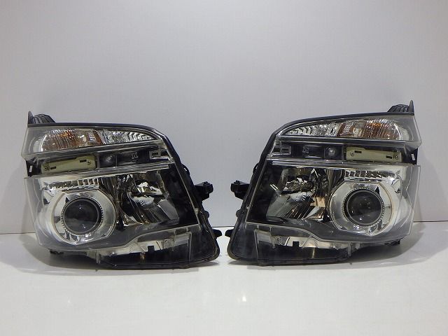 ヴォクシー ヘッドライト左右 HID ZRR70 ZRR75 後期 28-225 S コーティング 美品 260820031