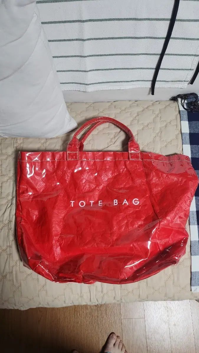 レッド トートバッグ
