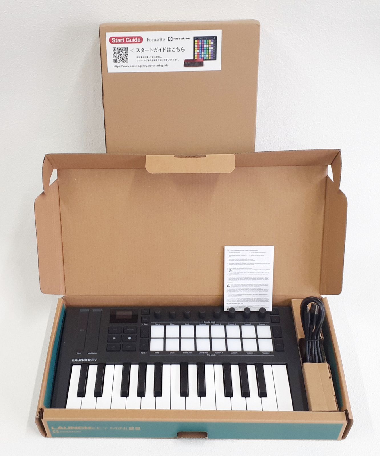 ☆ Novation　MIDIキーボード　LAUNCH KEY MINI25 MK4　美品！