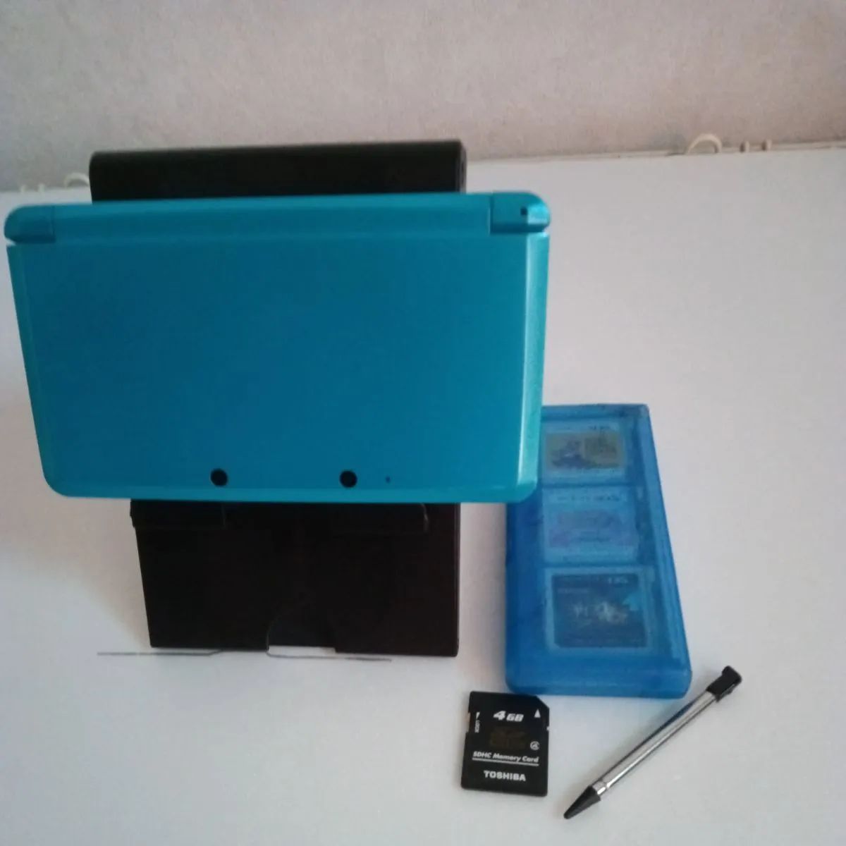 Nintendo 3DS main unit, light blue, with 6 softwares