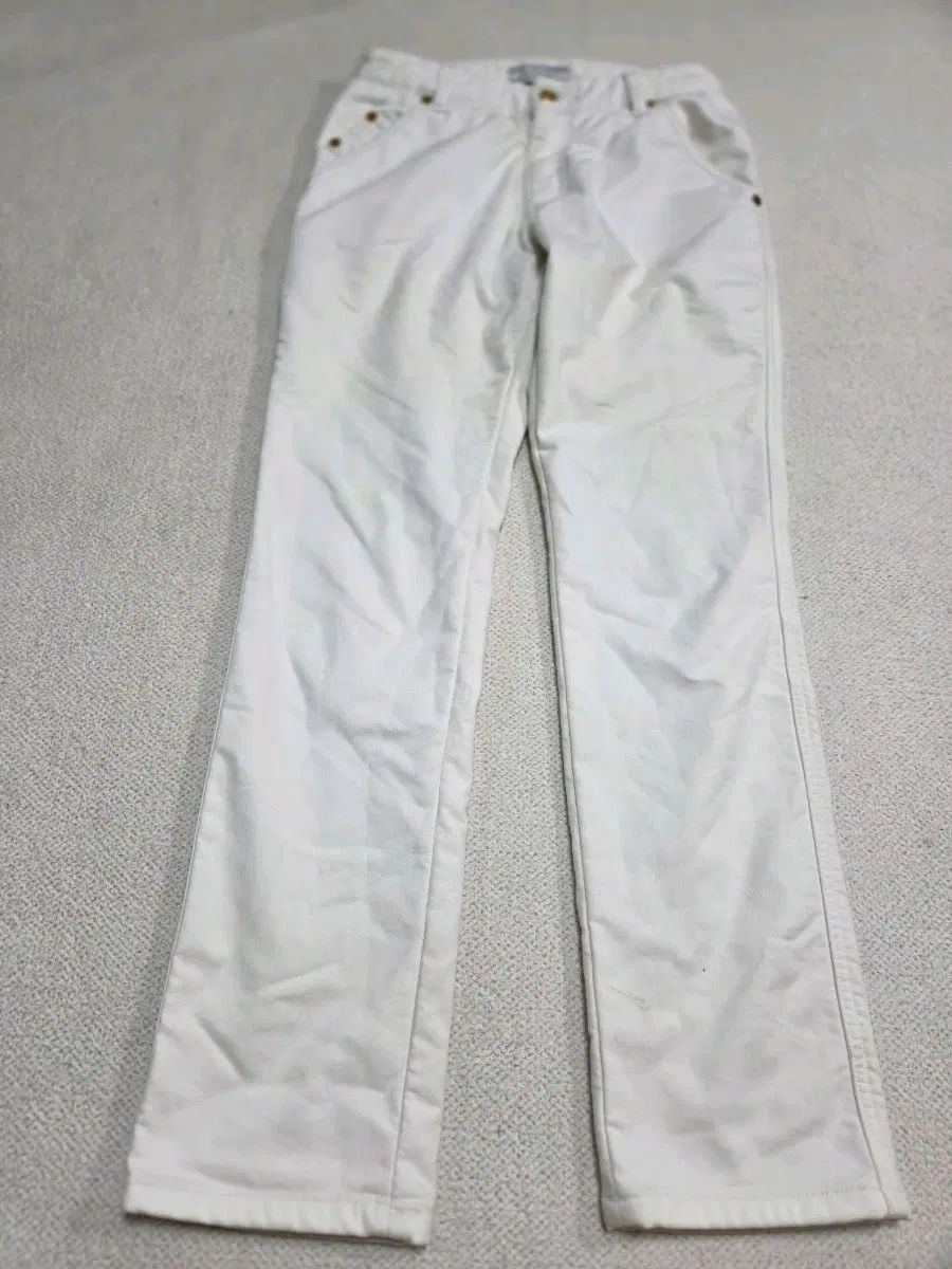26)マークエドローナ 白 起毛 デニム パンツ 6,846円