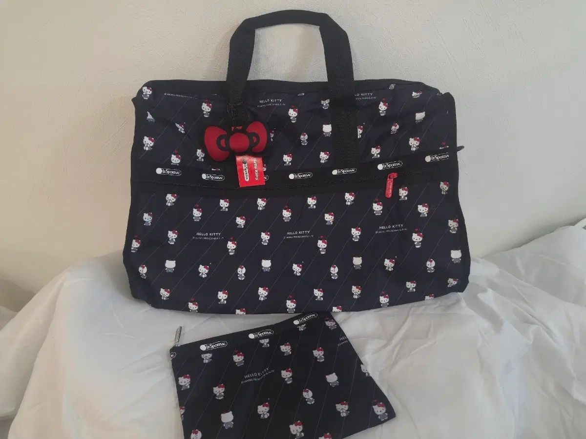 LeSportsac ハローキティ 旅行用かばん ポーチ セット