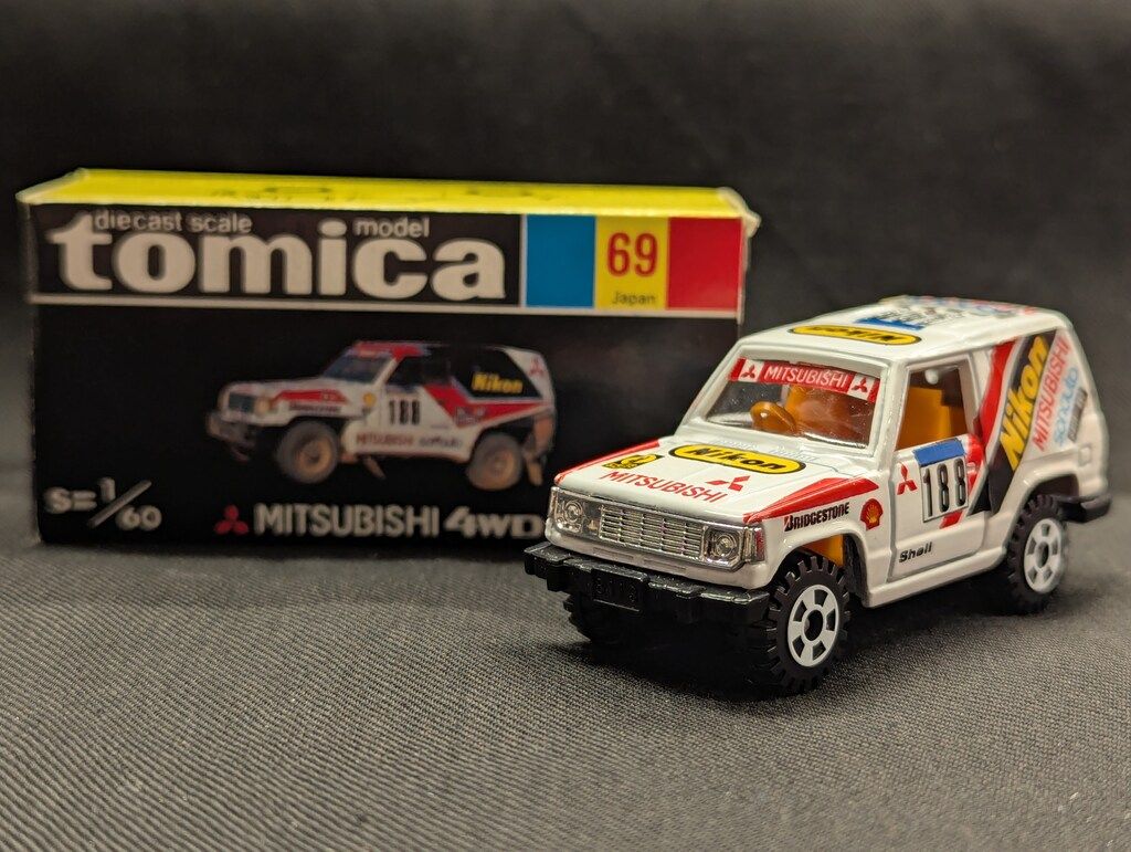 トミー トミカ黒箱/三菱自動車特注 三菱パジェロ/Nikonタンポ/188ラベル/内装オレンジ 69-4-26