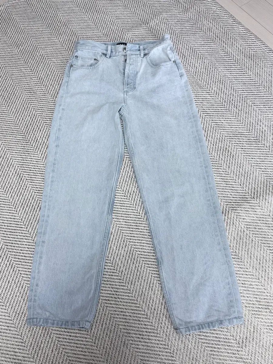 A.P.C. ライトブルー ストレートフィット デニム 6,725円