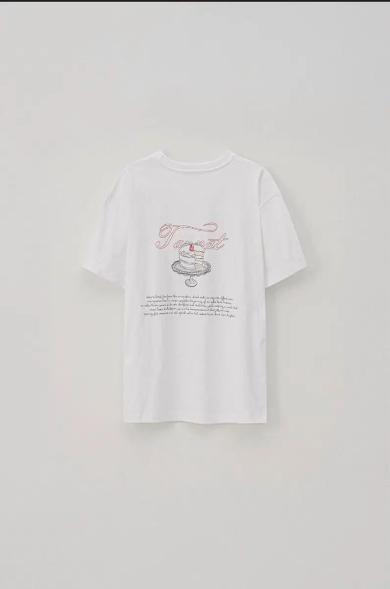 タナット ストロベリー ケーキ Tシャツ