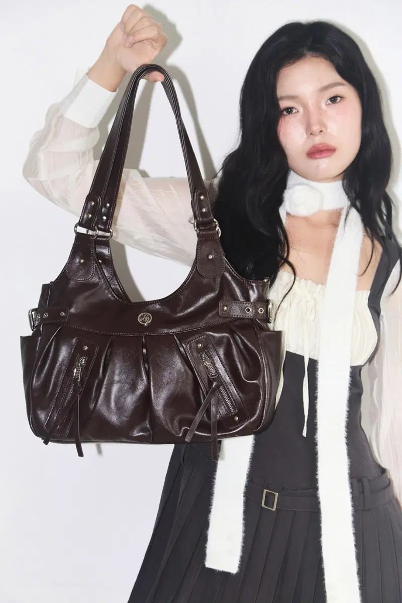 일리ゴ 엠버 バックル ショルダーバッグ ブラウン