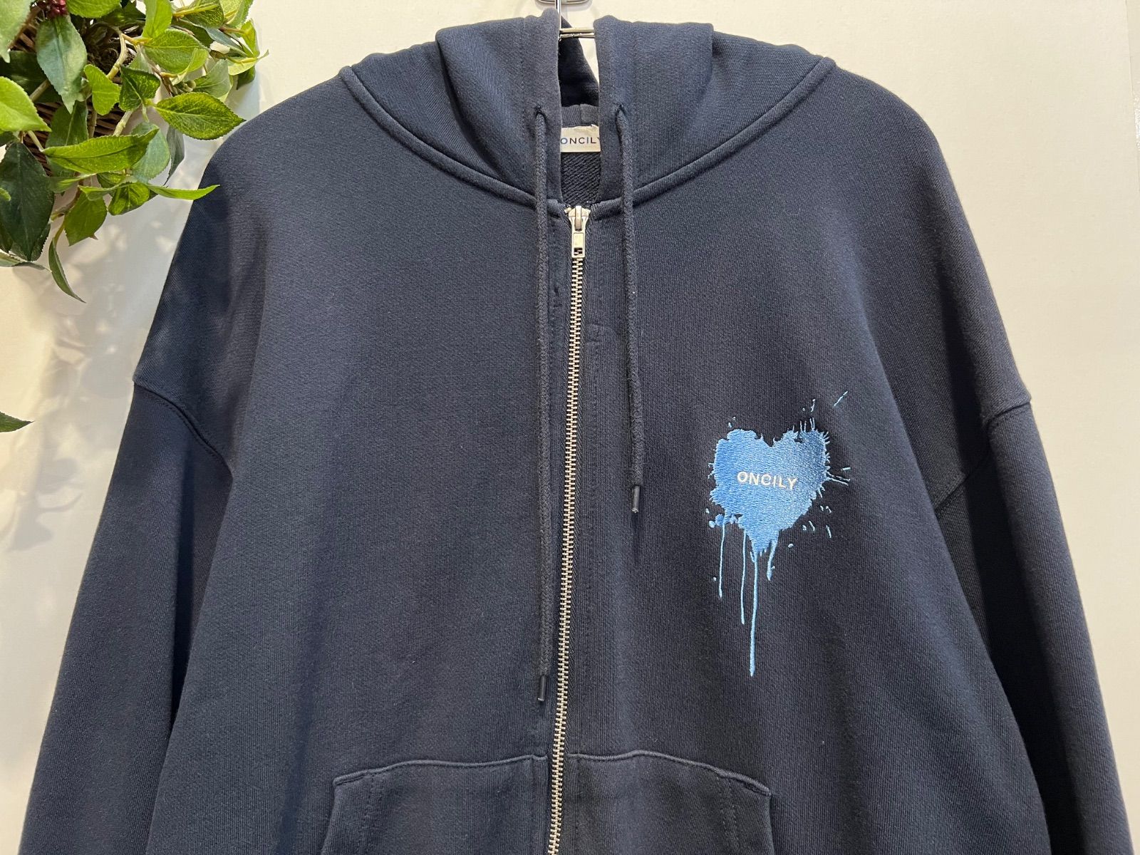 ONCILY オンシェリー　オンシリー HEART LOGO ZIP HOODIE ハートロゴ ジップ フーディー パーカー Lサイズ　OC242161BW