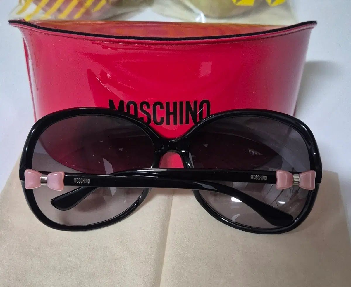 モスキーノ ブラック リー リボン サングラス ほぼ新品