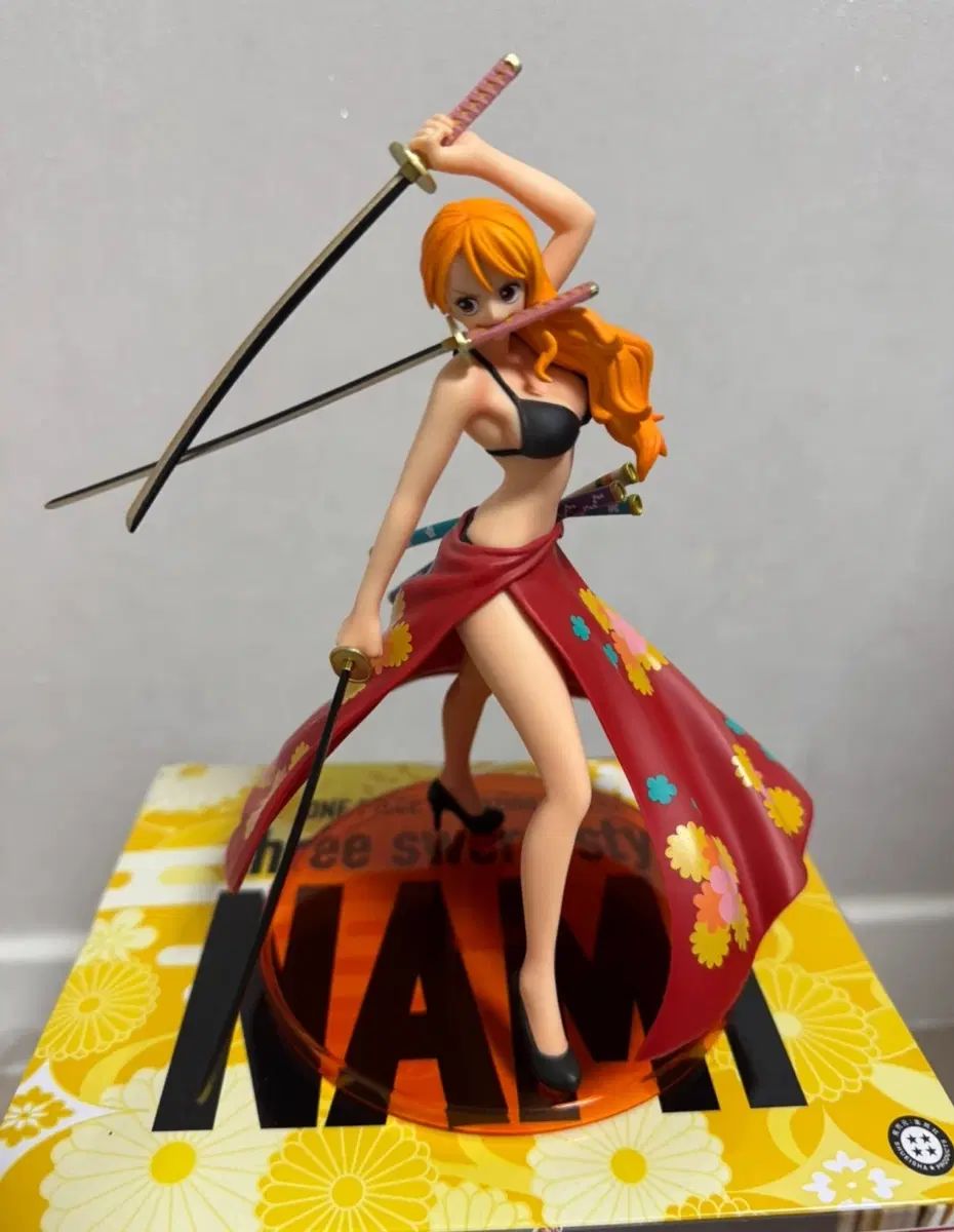 絶対しない ONE PIECE 三刀流 ナミ フィギュア 新品
