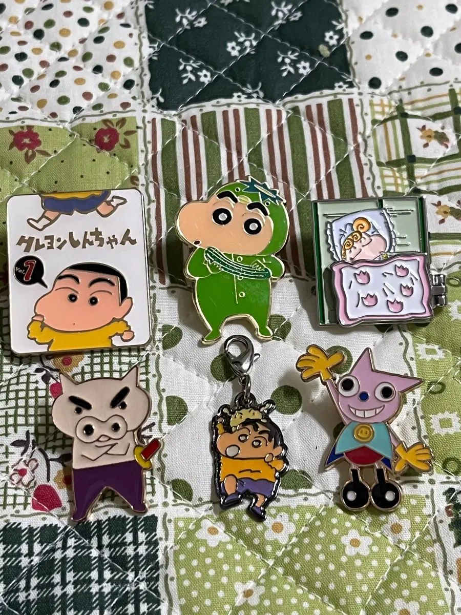 クレヨンしんちゃん ブリブリモン ハンドメイド 짱아 バッジ キーホルダー 8,482円