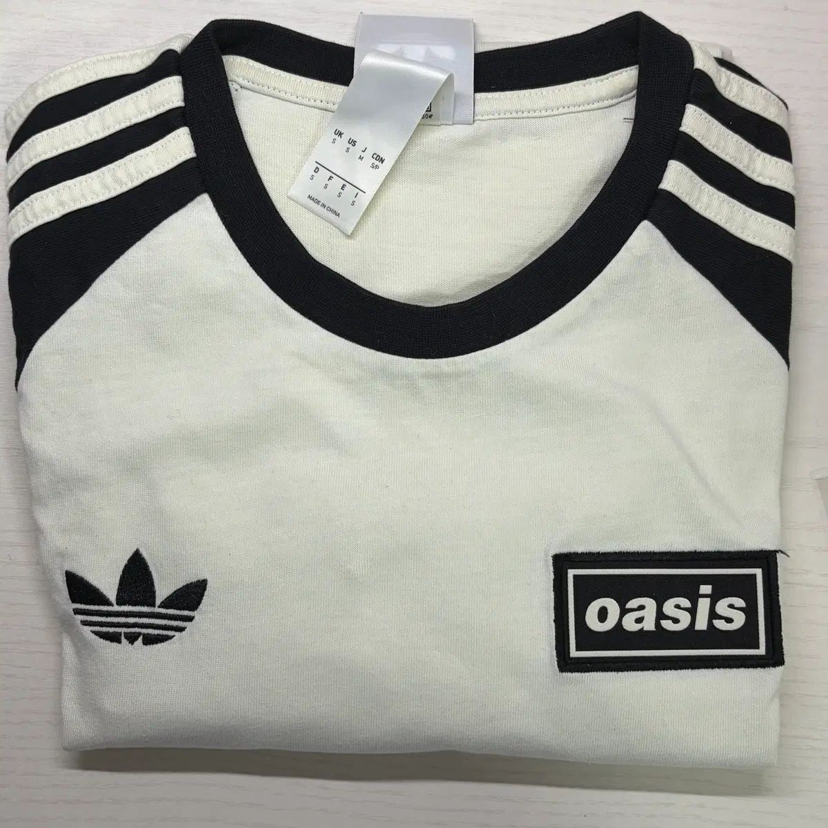 アディダス オアジス Tシャツ クリームホワイト