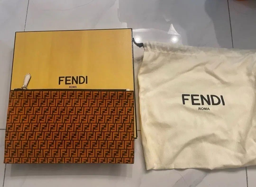 フェンディ FF ローマ クラッチバッグ
