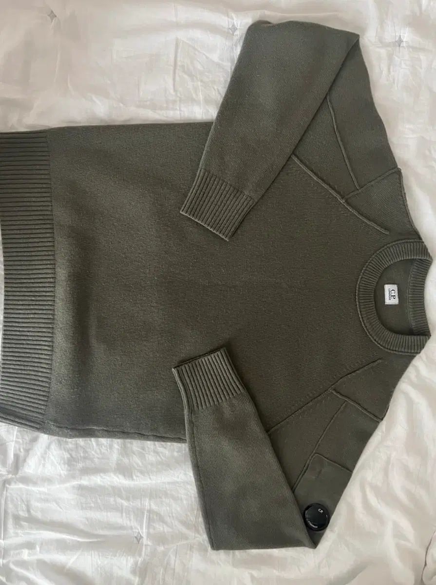 C P Company ラムウール クルーネック レンズ ワッペン ニット