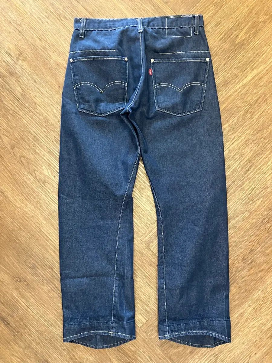 N341 リーバイス エンジニアード デニムパンツ 9,263円