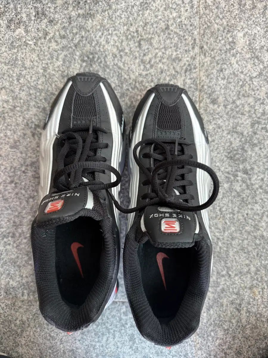ナイキ ショックス R4 270 11,637円