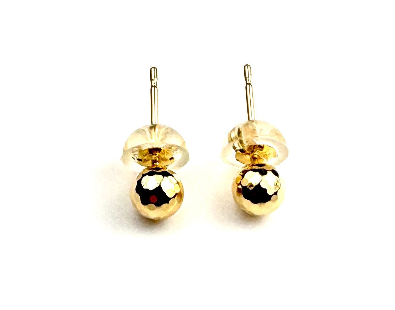 ♡ 日頃のご愛顧 ♡ 感謝セールピアス ♡ 新品未使用品◎K18ミラーボール4mm丸玉ピアス ⚪︎オールシーズン使用できるデザインの上品なピアスですよ。