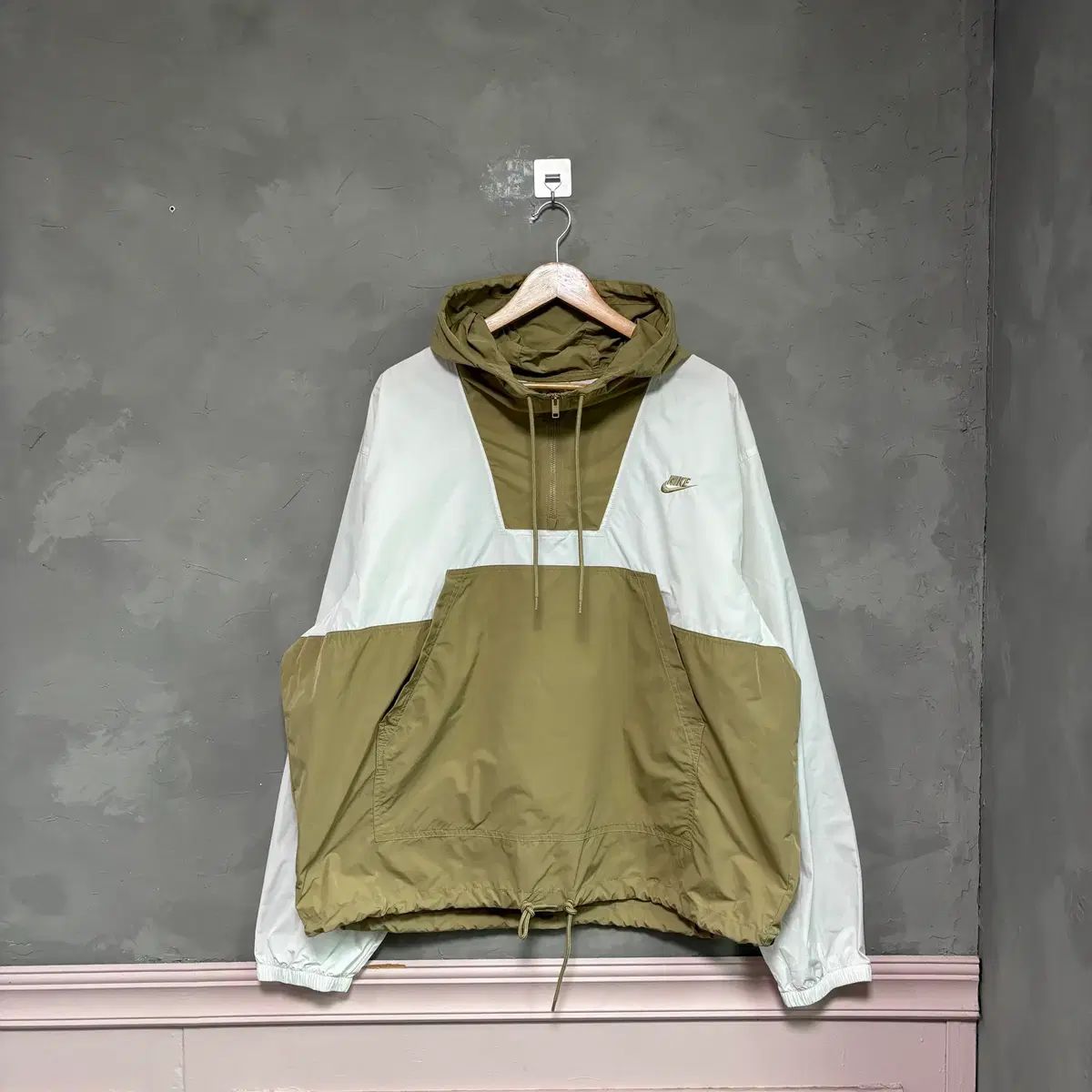 ナイキ クラブ マリナ Anorak（アノラック） ウィンドブレーカー 白 ベージュ