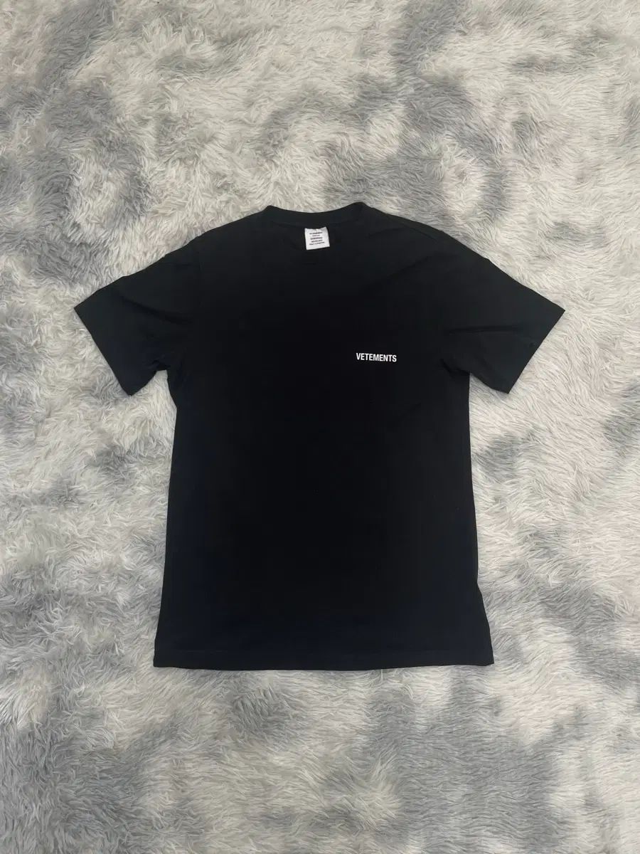 VETEMENTS ヴェトモン ロゴ 半袖 Tシャツ ブラック 105