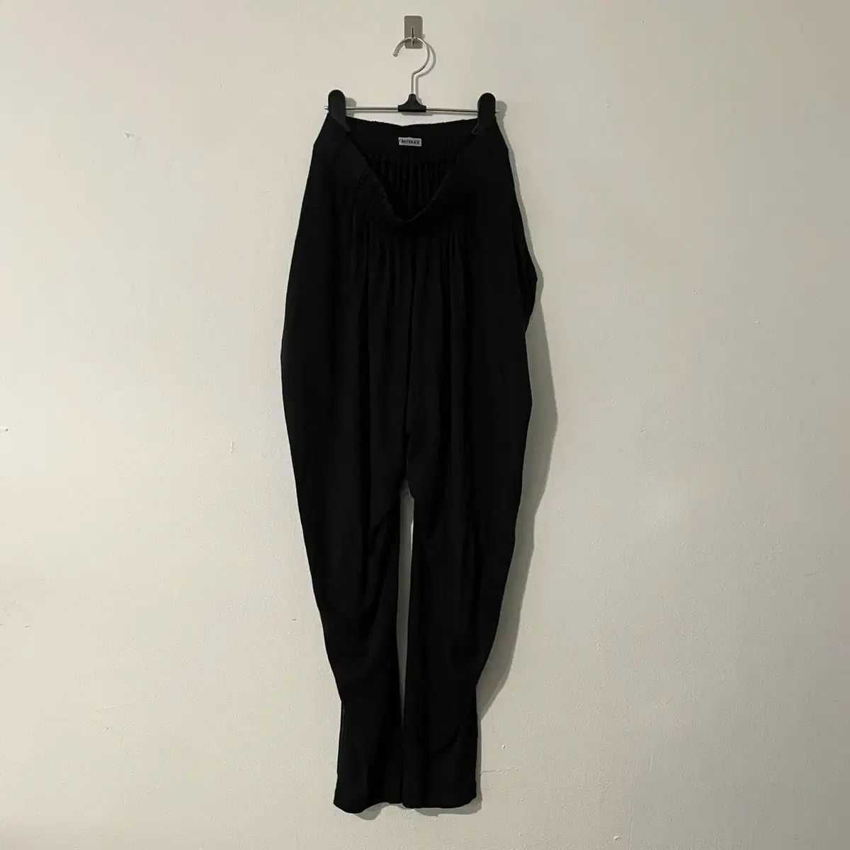 イッセイミヤケ カプリ パンツ 25,345円