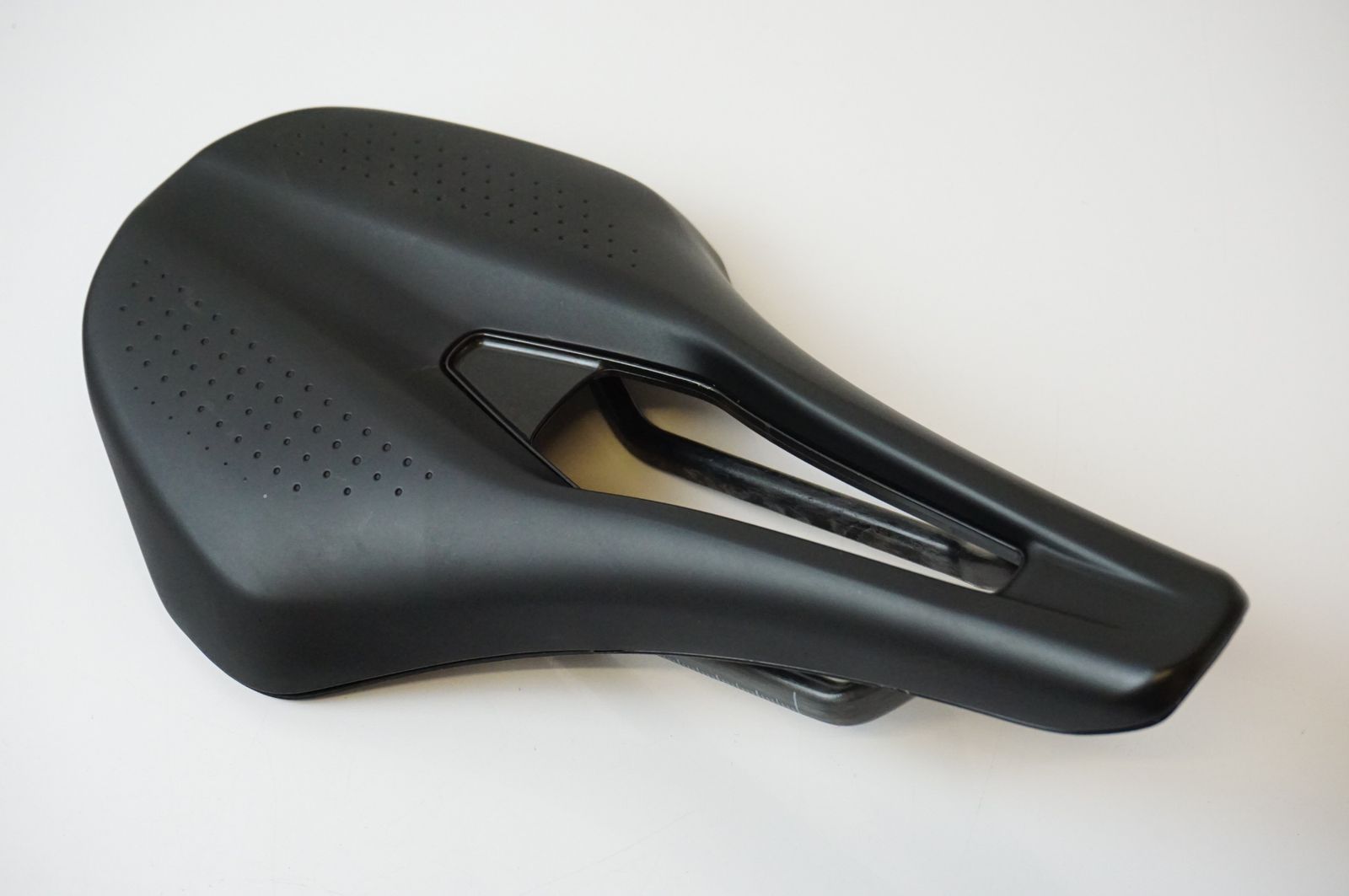 FIZIK 「フィジーク」 TEMPO ARGO R1 サドル / バイチャリ浜松店