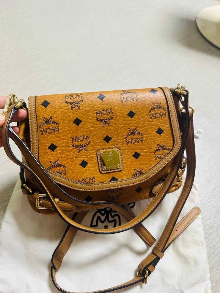 MCM ヴィセトス ショルダートバッグ ブラウン 21,175円