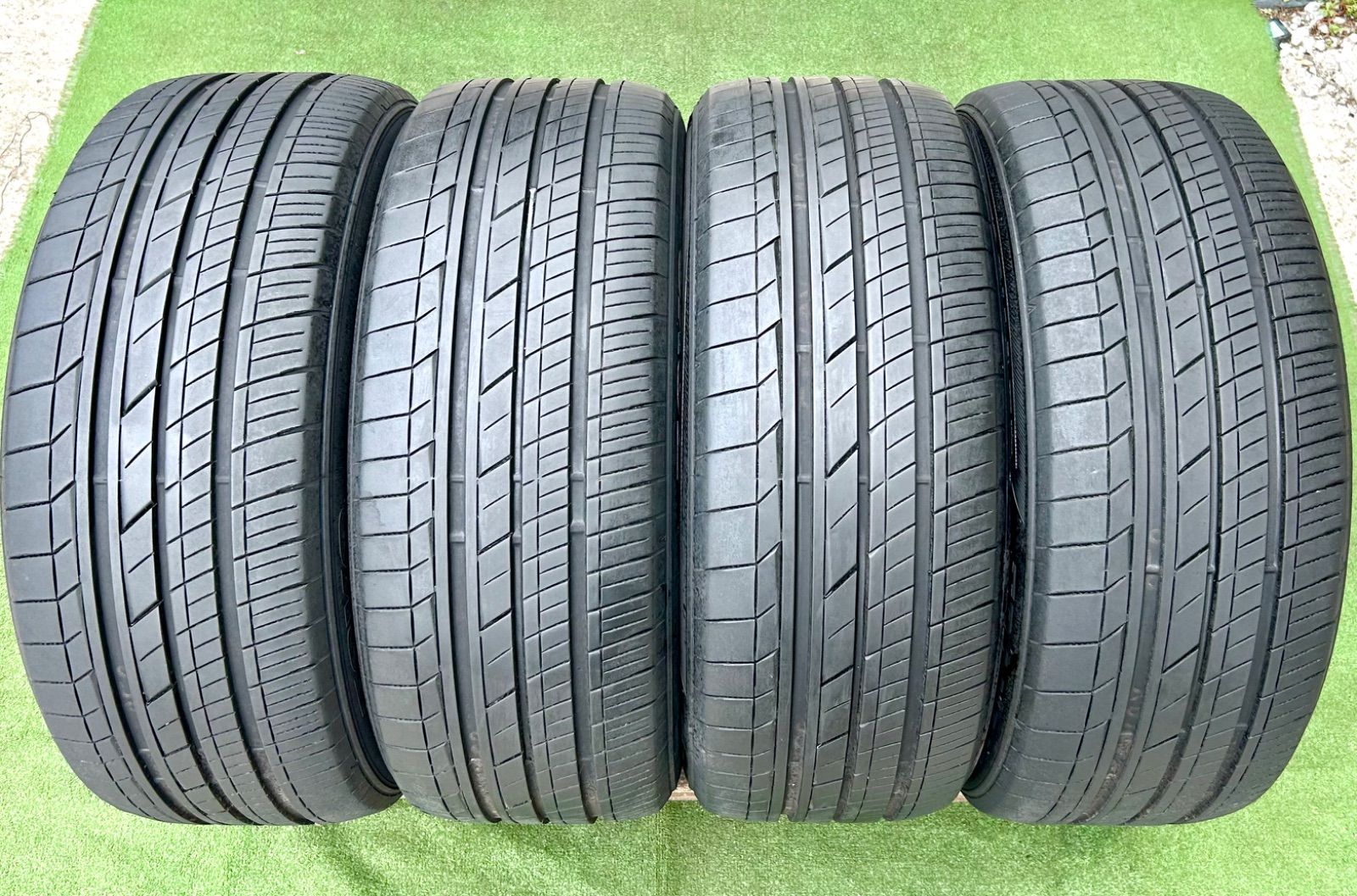 TOYO TIRES（トーヨータイヤ） ■ 商品名：TRANPATH Lu II ■ タイヤ種類：ノーマルタイヤ（サマータイヤ） ■ 本数：4本セット ■ タイヤサイズ：235/50 R18 101W ■ タイヤ年式：2024年13～14週目