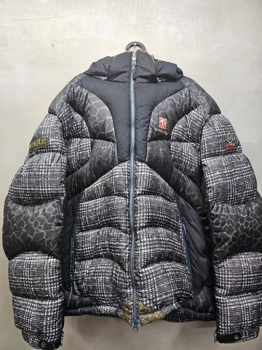 必須アイテム BLACK YAK チェック パータン ダウン アウター120 9,674円