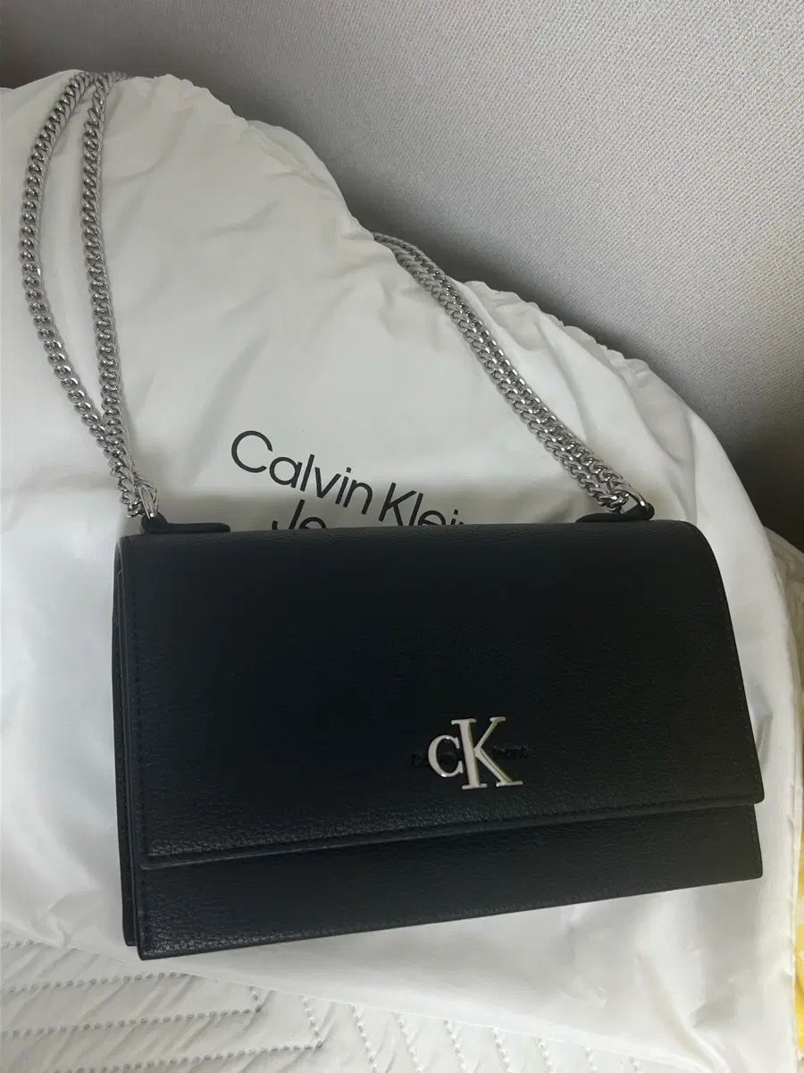 Calvin Klein カルバン・クライン 百貨店購入 チェーン クロスバック ブラック