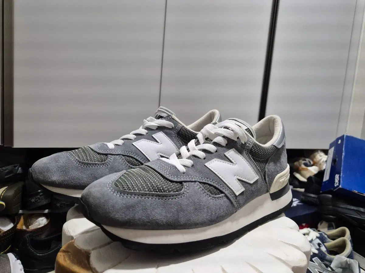 ニューバランス m990v1 グレー
