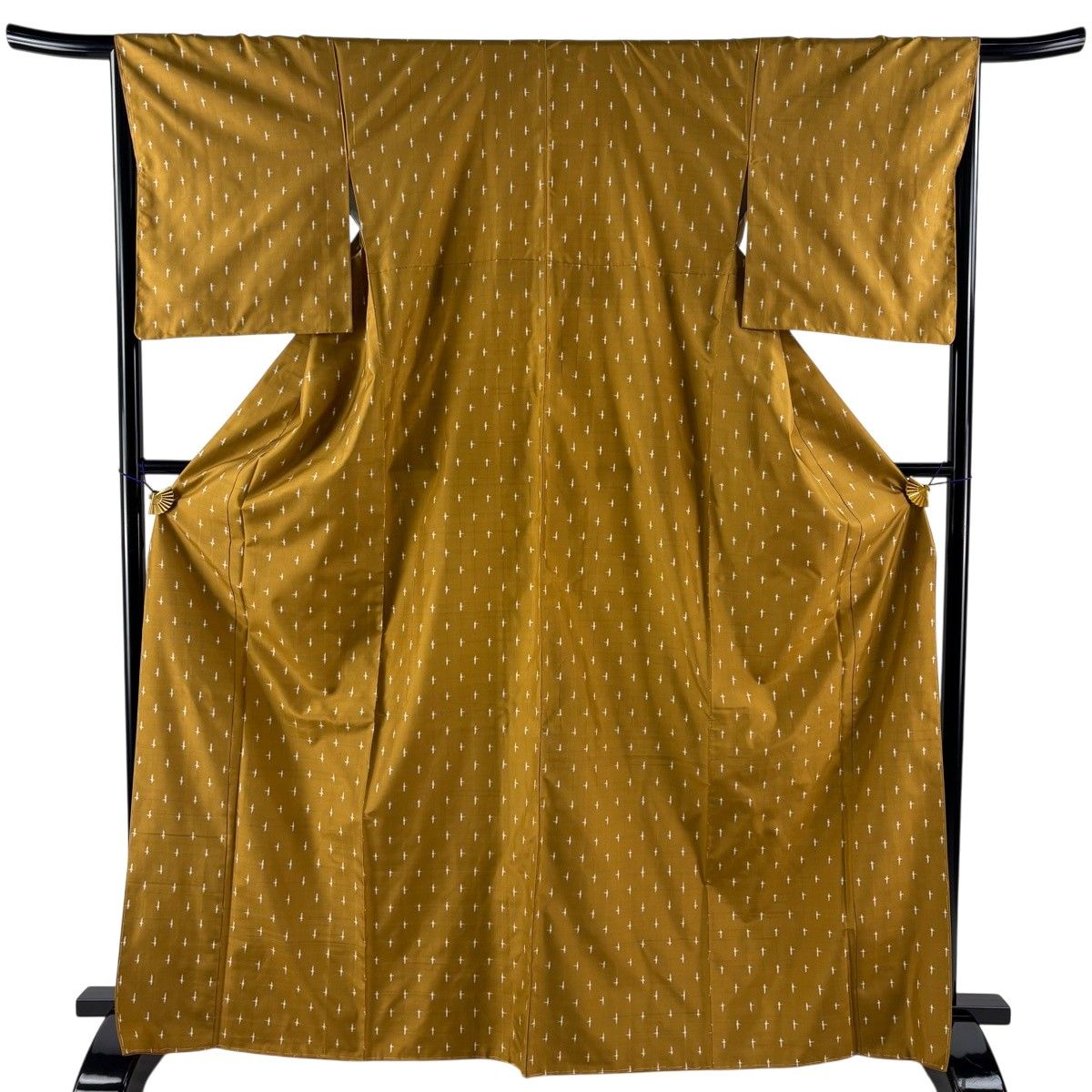 【美品】 紬 身丈168.5cm 裄丈65.5cm M 袷 証紙 十字絣 琉球かすり 山吹茶色 正絹 逸品 【中古】 42,480円