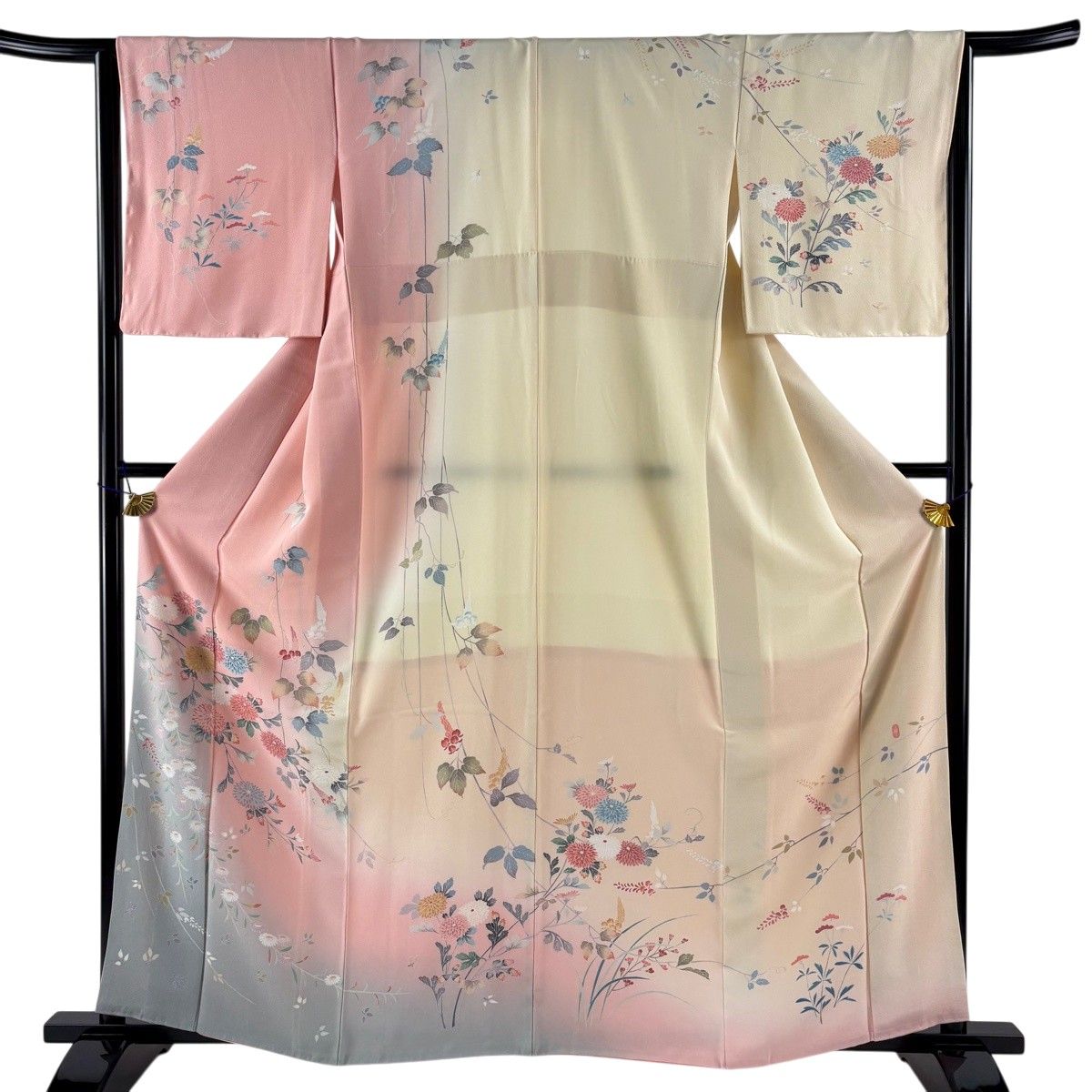 【美品】 訪問着 身丈161.5cm 裄丈64cm M 袷 落款 菊 葉 染め分け ぼかし ピンク 正絹 逸品 【中古】