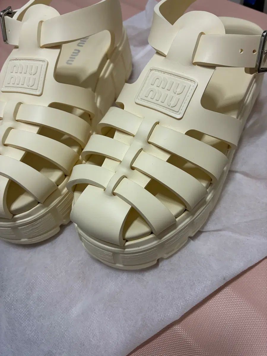 ミュウミュウ フラットフォーム サンダル 正規品
