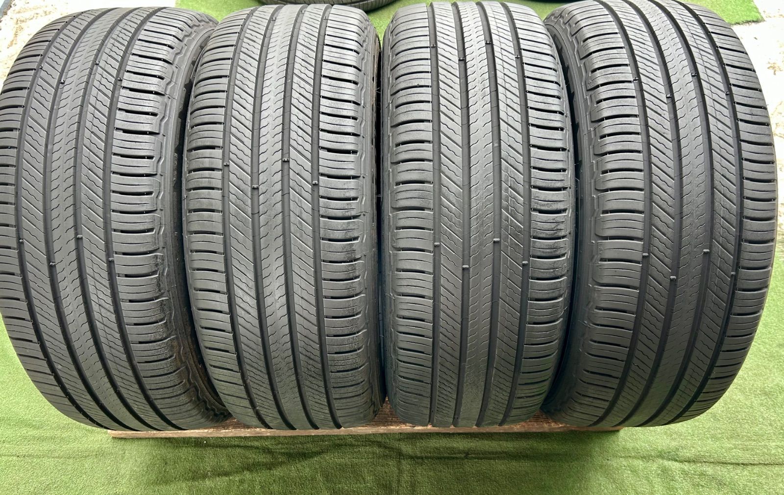 MICHELIN（ミシュラン） ■ 商品名：Primacy SUV＋ ■ タイヤサイズ：225/55 R18 98V ■ 製造年週：2024年03〜04週 ■ 本数：4本セット