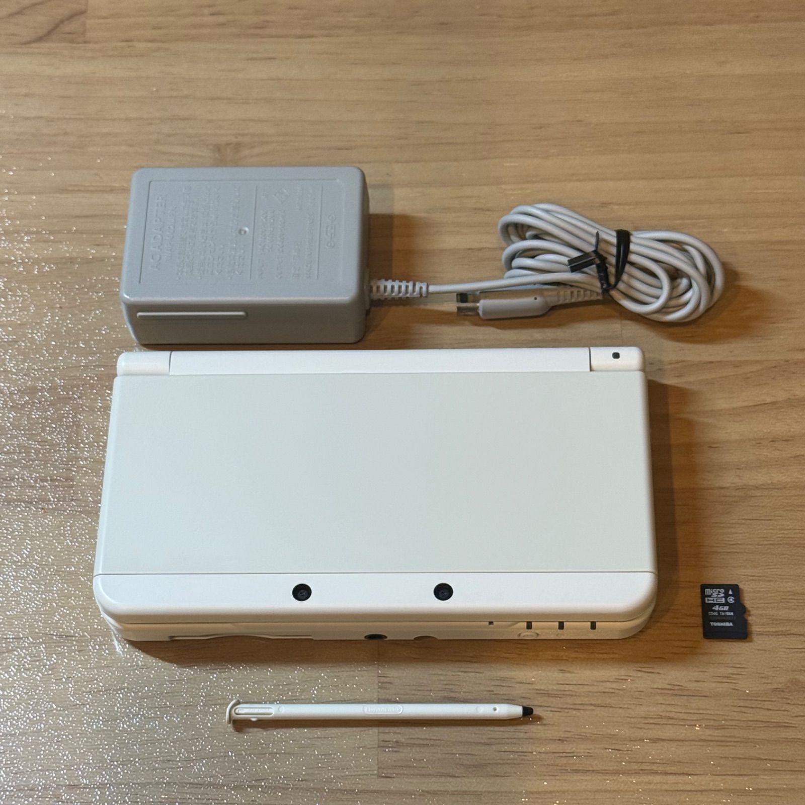 8-104 [Unused Grade] New Nintendo 3DS White