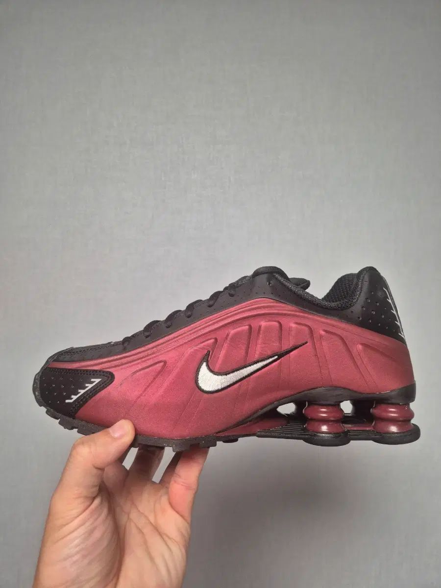新品/255 NIKE ナイキ ショックス R4 ブラック チーム レッド 23,727円