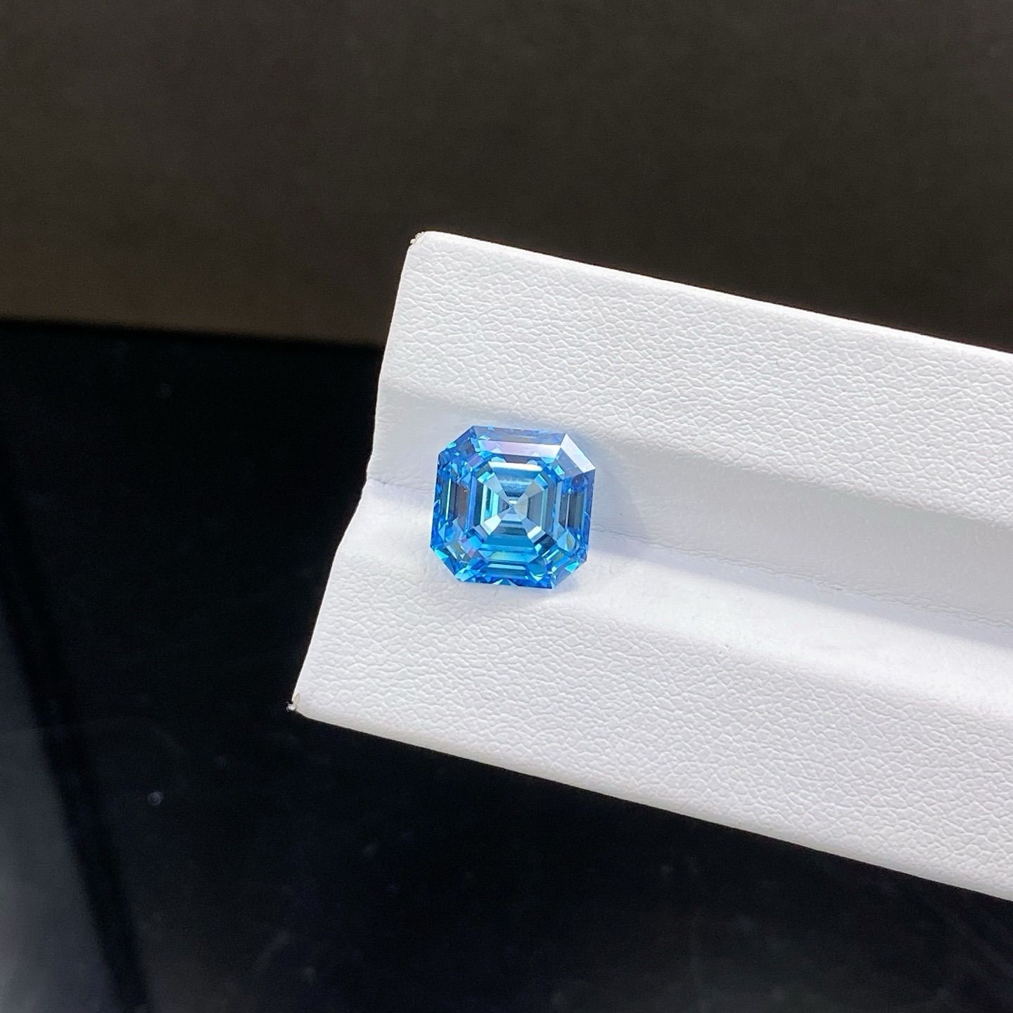 【IGI鑑定書付】6.58ct Fancy Intense Blue VVS2 ラボグロウンダイヤモンド アッシャーカット