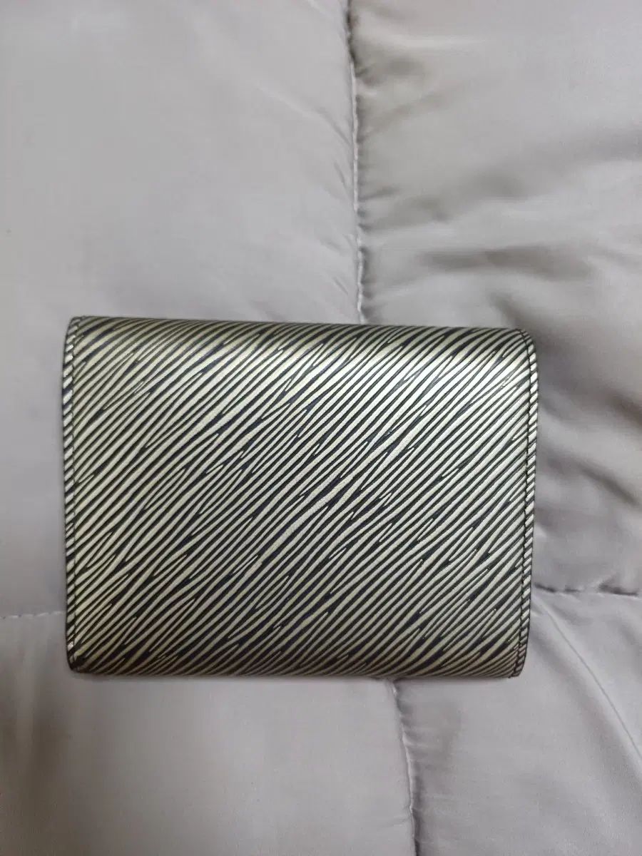 ルイヴィトン ツイスト エピ エピ コンパクト 二つ折り財布 財布 ウォレット
