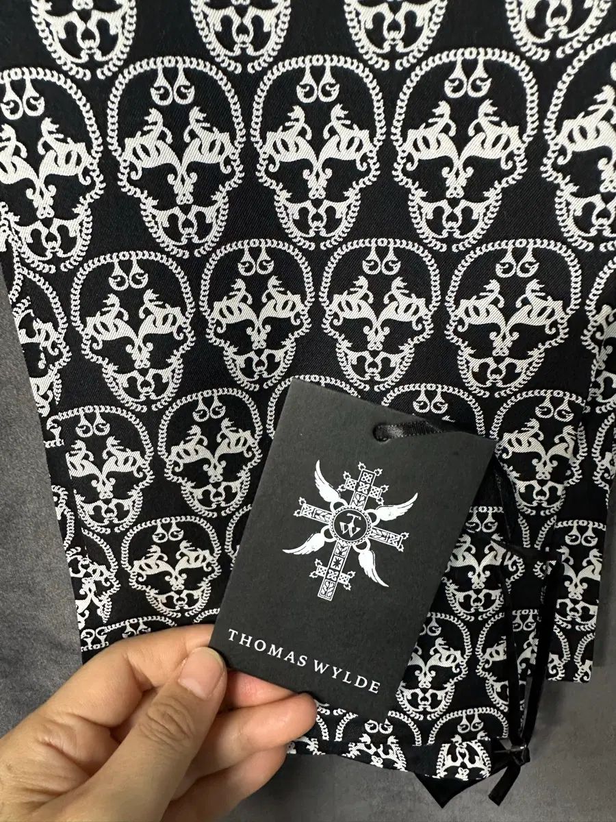 THOMAS WYLDE トマス ワイルド 100% シルク スカル ドクロ スカーフ 新品