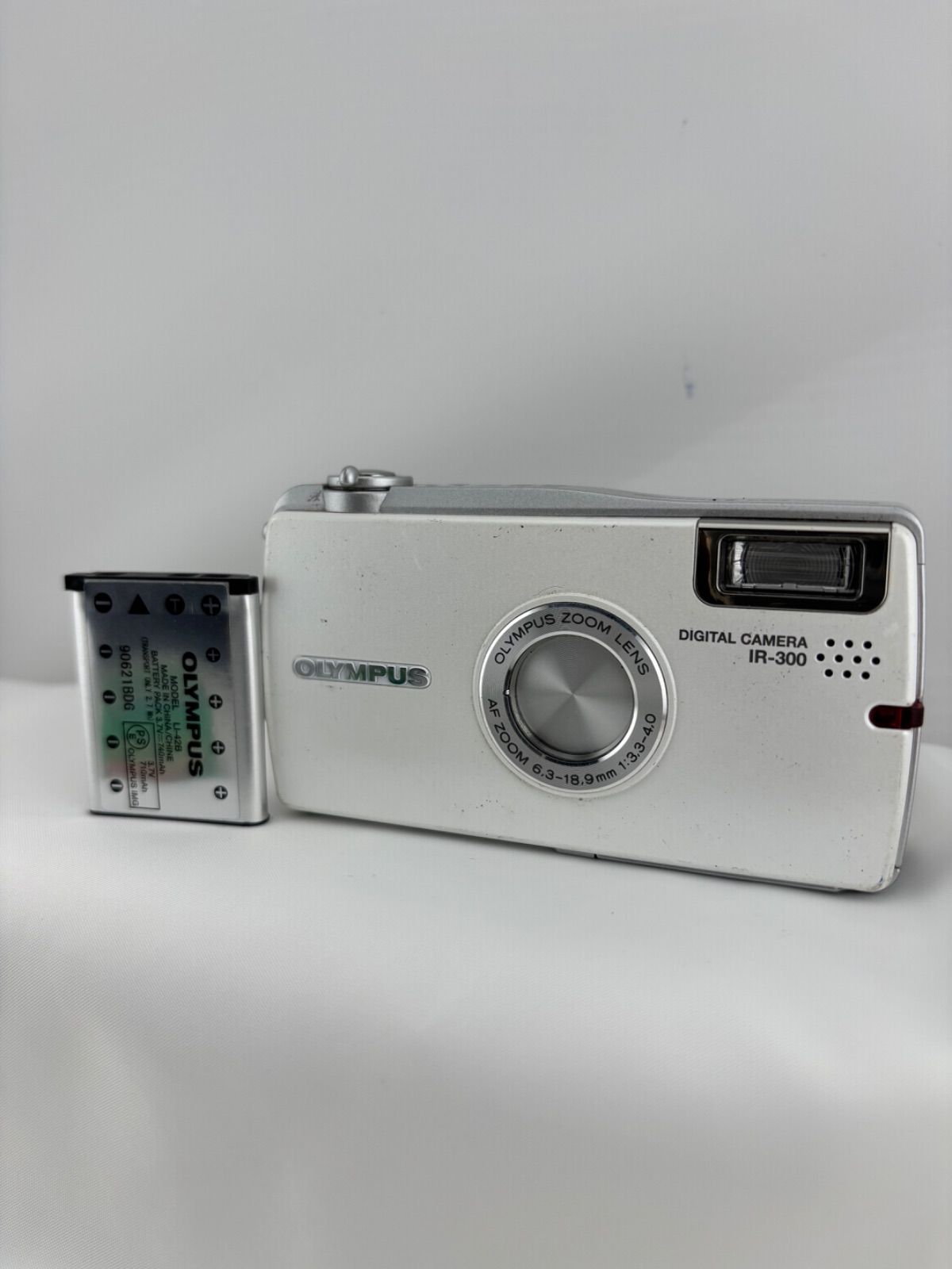 2297 [Operation confirmed] OLYMPUS i:rode IR 300 white Olympus
