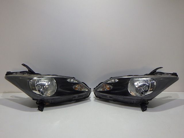 フリード　ヘッドライト　左右　HID　GB3/4　前期　100-22838　N0　コーティング　綺麗　260821003
