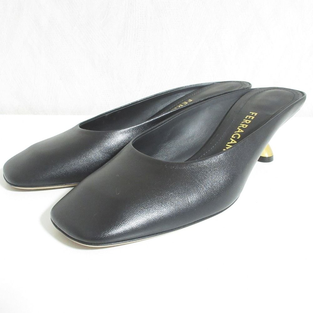 良品 FERRAGAMO フェラガモ SAFI 55 スクエアトゥ レザー ミュール サイズ7 24cm相当 ブラック レディース 古着 中古 USED