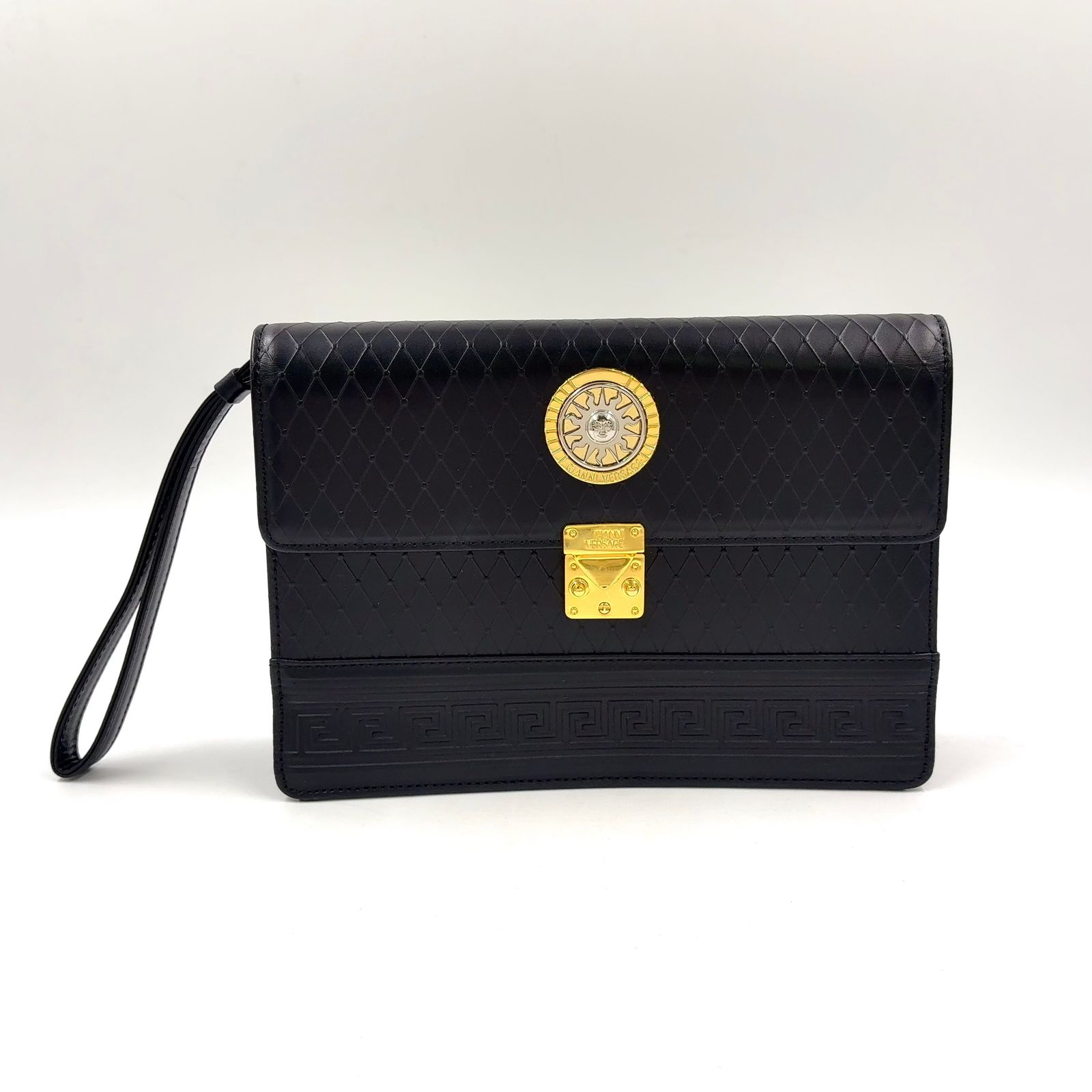 【新着】Versace サンバースト メデューサ カーフ ブラック クラッチバッグ ゴールド 22,143円