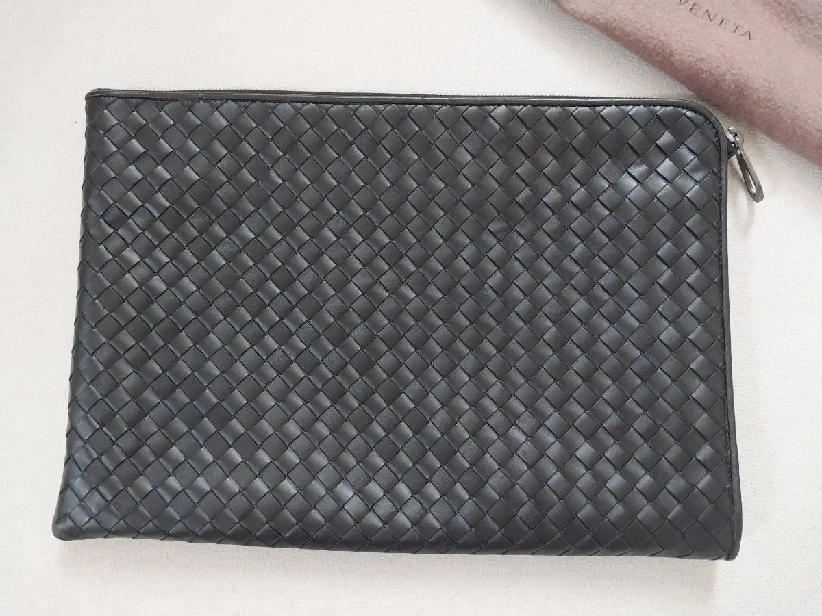 ボッテガ・ヴェネタ イントレチャート ドキュメント クラッチ 45,102円