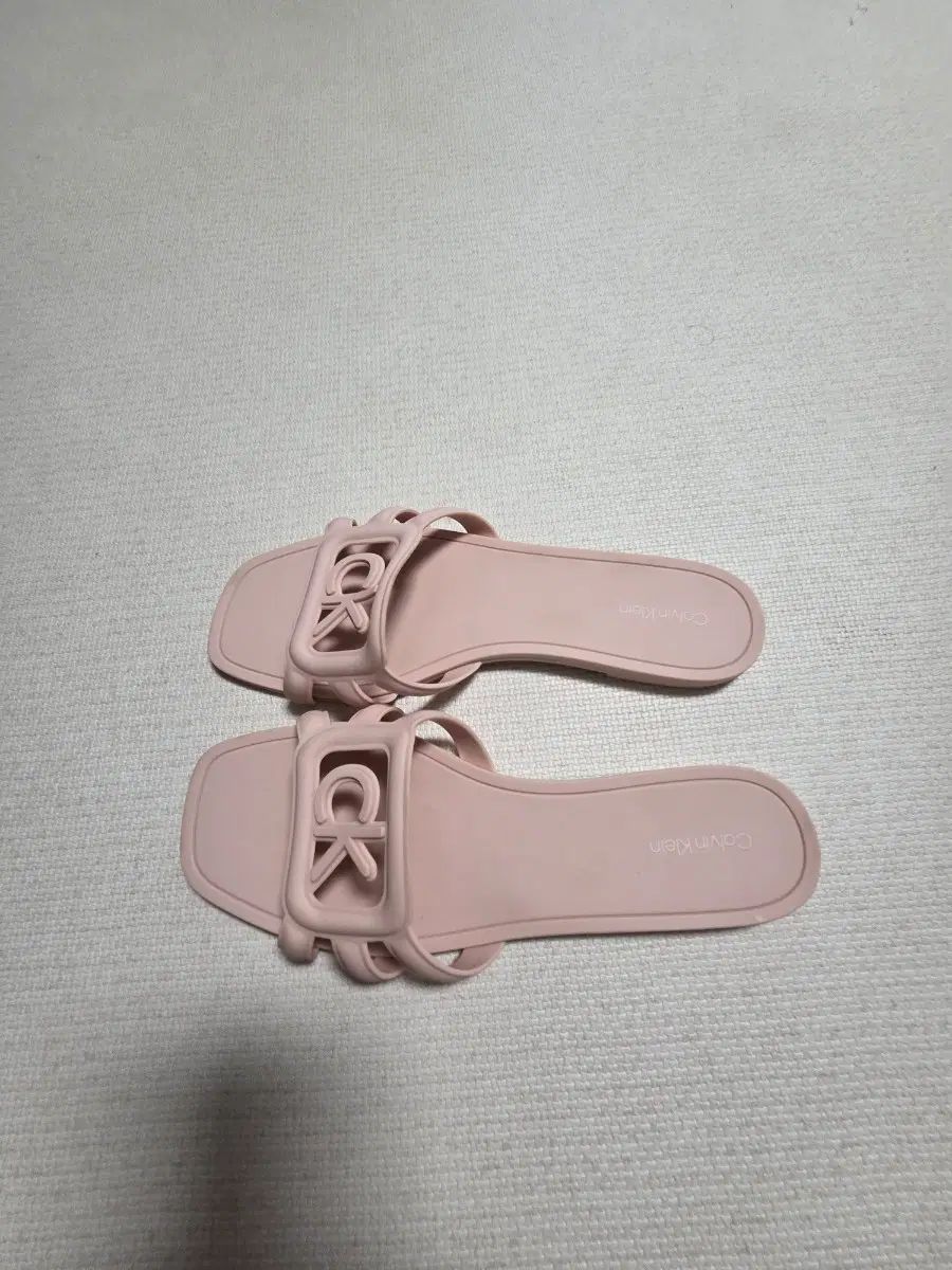 Calvin Klein (CK) レディース ヨアナ ロゴ フラット サンダル ピンク (260mm / US 9M)
