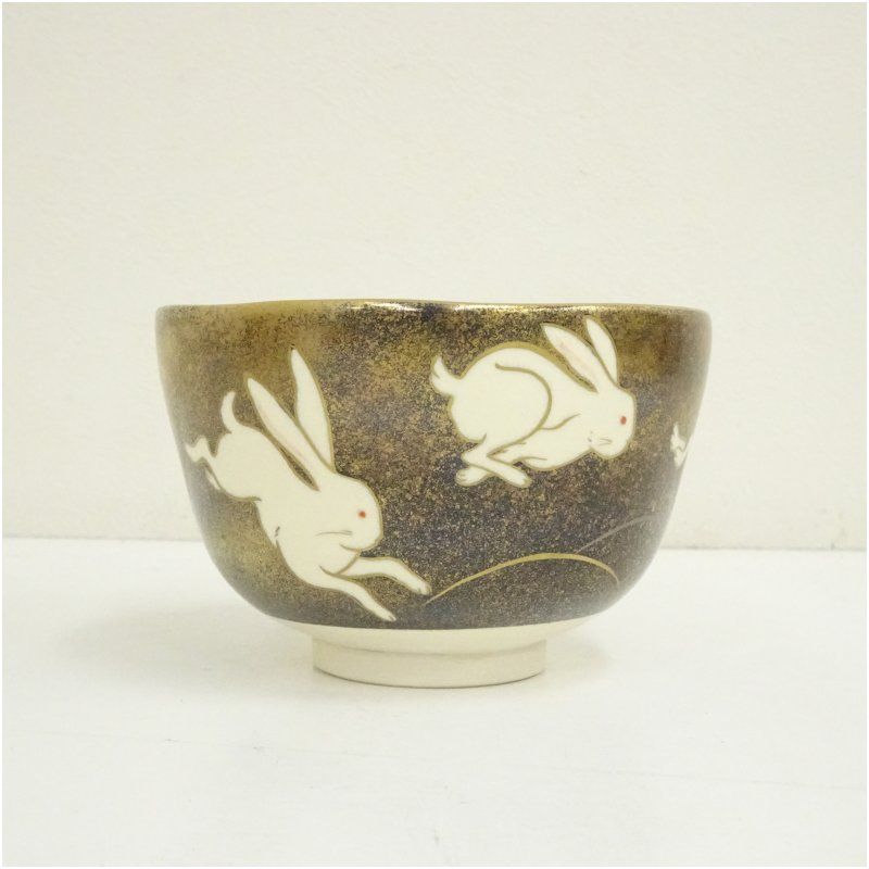 京焼 炭山窯 和泉寛斎造 金彩兎絵茶碗（共箱） 茶道 抹茶 おしゃれ