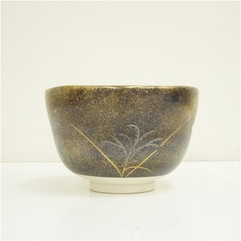 京焼 炭山窯 和泉寛斎造 金彩兎絵茶碗（共箱） 茶道 抹茶 おしゃれ