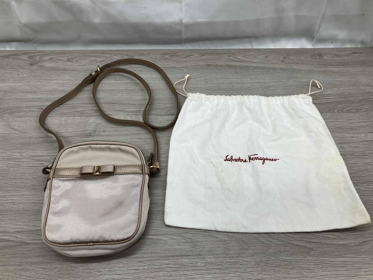 Salvatore Ferragamo サルヴァトーレ・フェラガモ AU-21 C158 ショルダーバッグ バッグ ベージュ